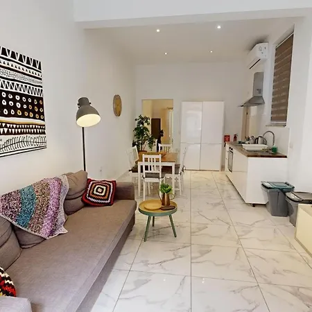 Cosy Seaside A Step Away From The Sea Gzira